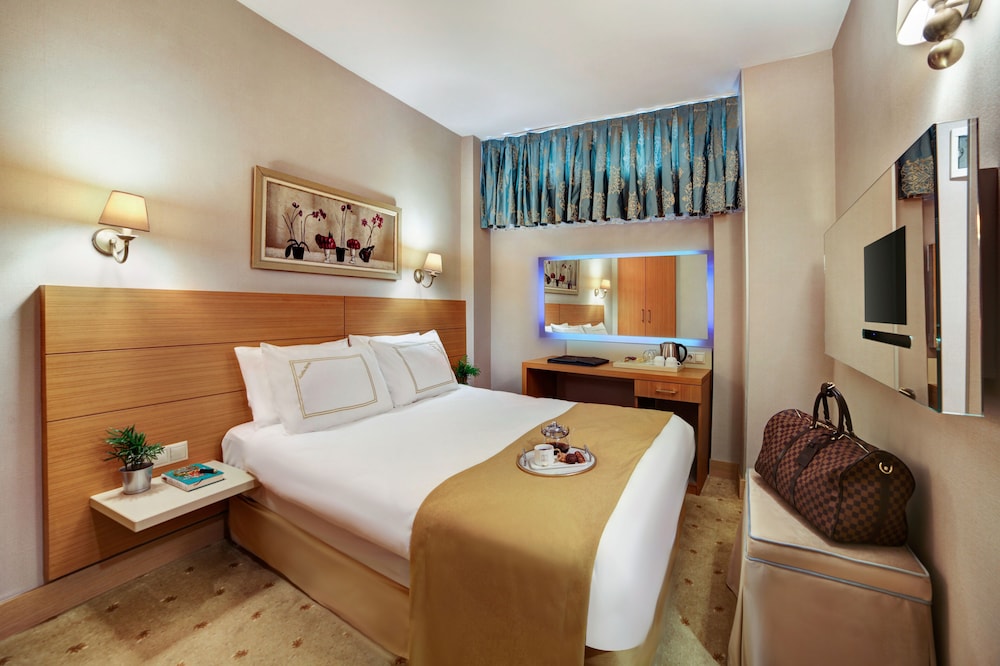 Almina Hotel - Special Class — Hotel rooms in Istanbul, Istanbul