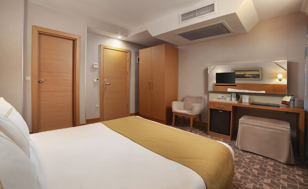 Almina Hotel - Special Class — Hotel rooms in Istanbul, Istanbul