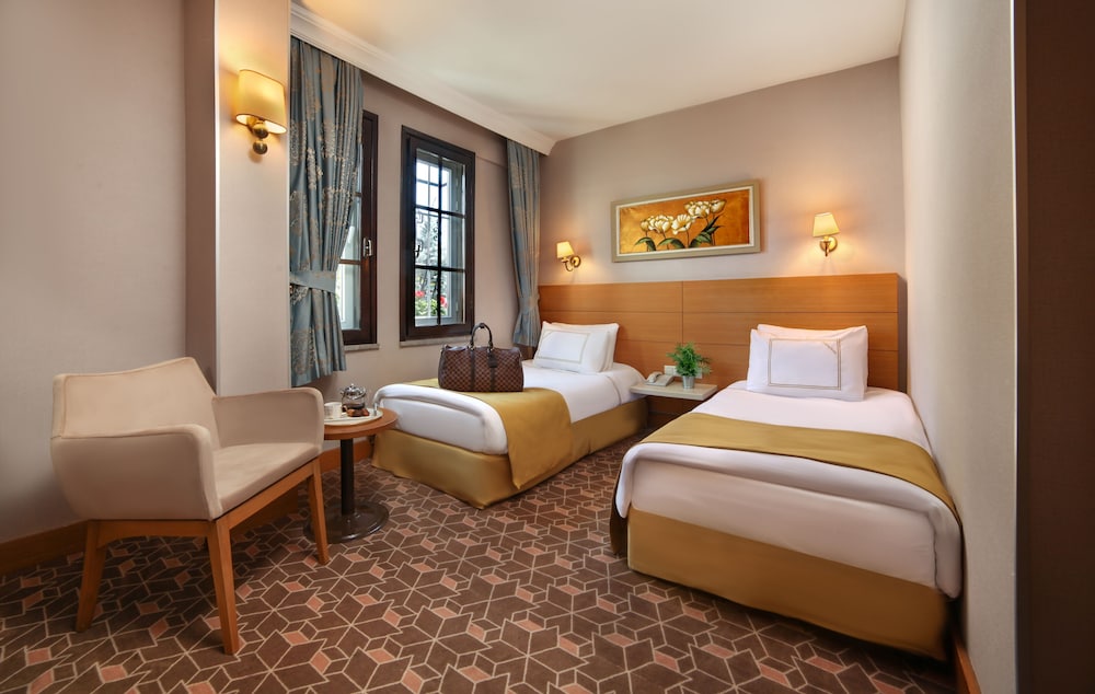 Almina Hotel - Special Class — Hotel rooms in Istanbul, Istanbul