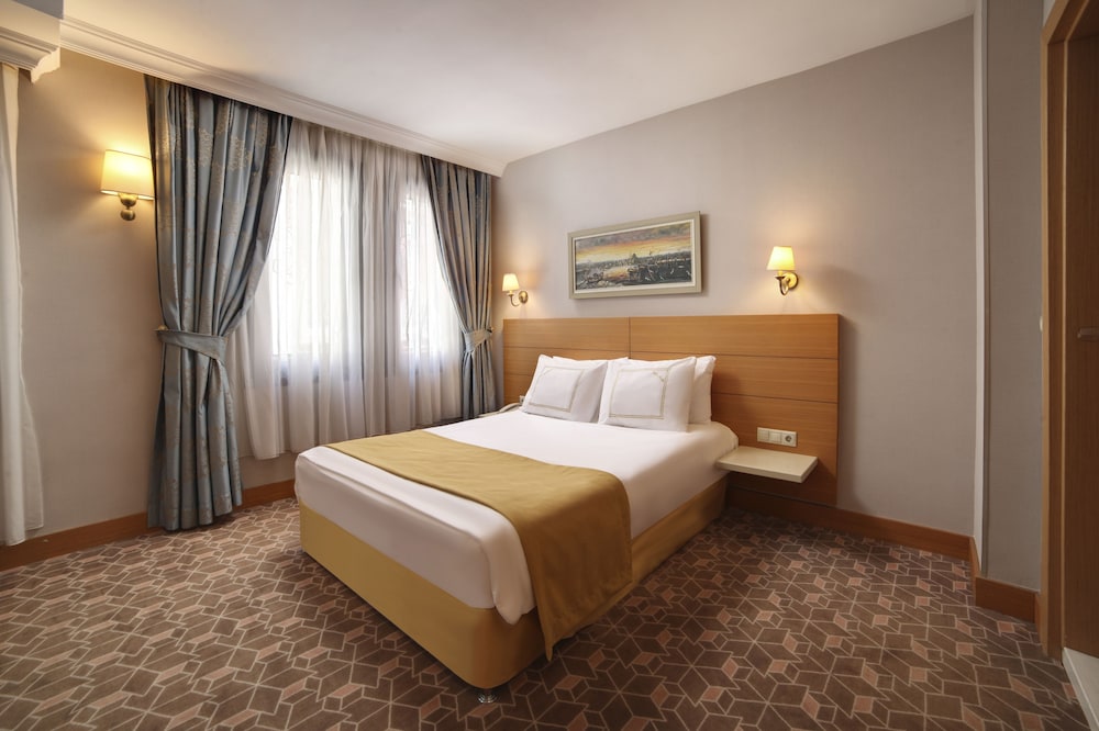 Almina Hotel - Special Class — Hotel rooms in Istanbul, Istanbul