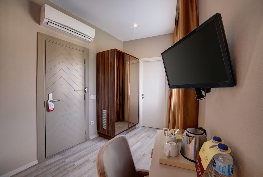 Almina Hotel - Special Class — Hotel rooms in Istanbul, Istanbul