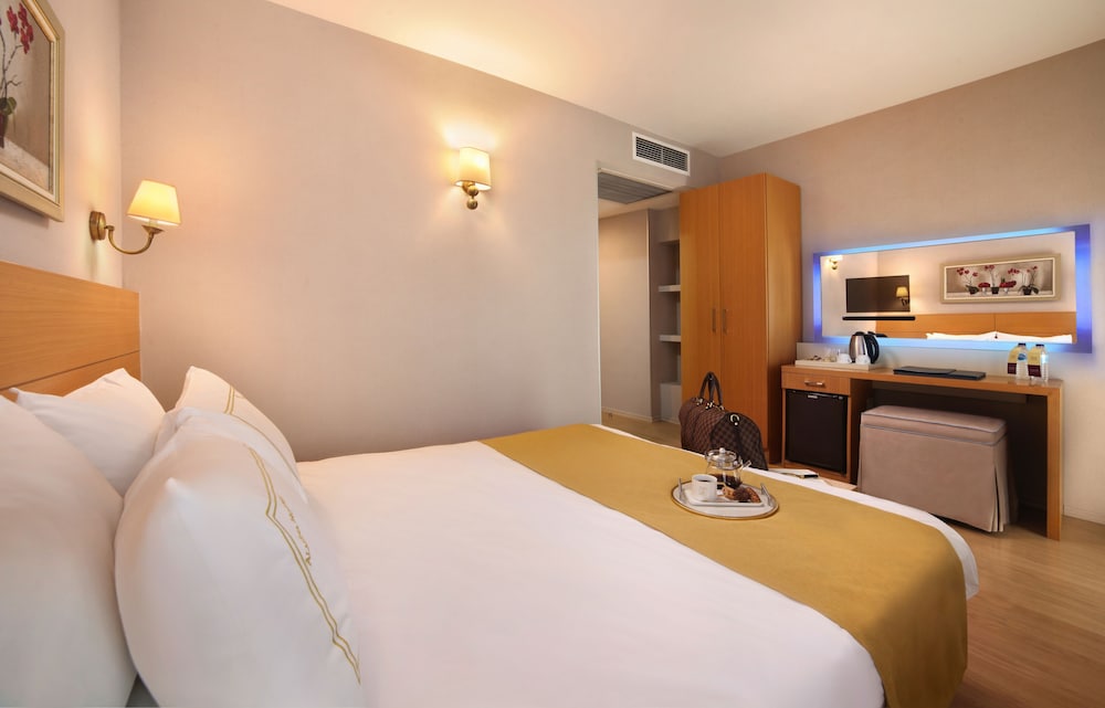 Almina Hotel - Special Class — Hotel rooms in Istanbul, Istanbul