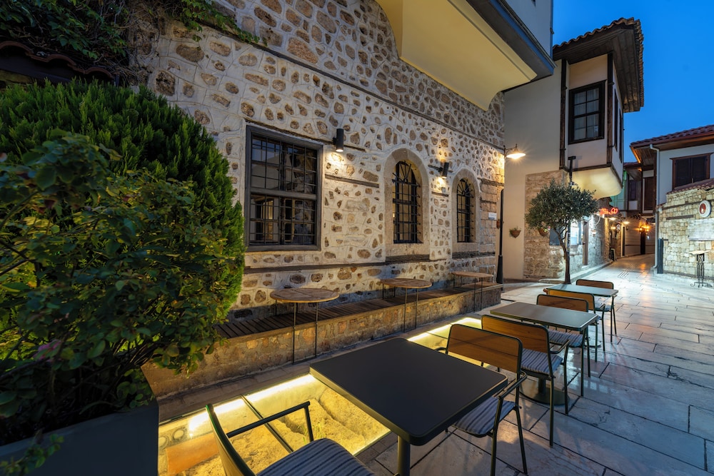Alp Pasa Hotel - Special Class — Restaurant & bars in Antalya