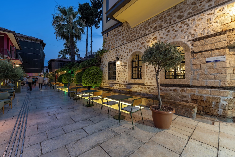 Alp Pasa Hotel - Special Class — Restaurant & bars in Antalya
