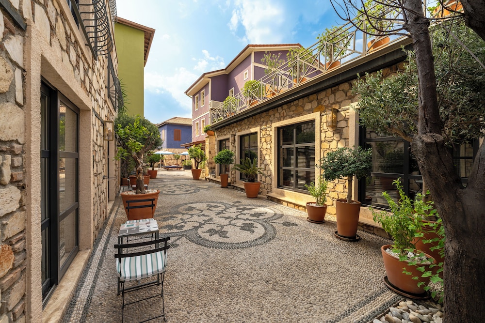 Alp Pasa Hotel - Special Class — Hotel building in Antalya