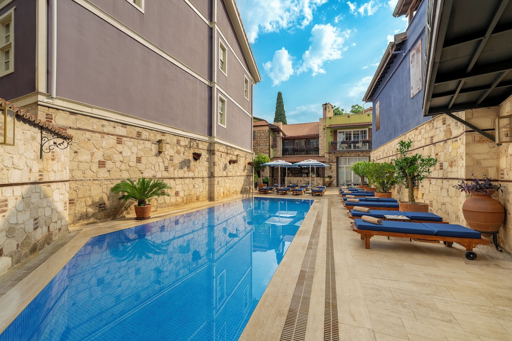 Alp Pasa Hotel - Special Class — Swimming pool in Antalya
