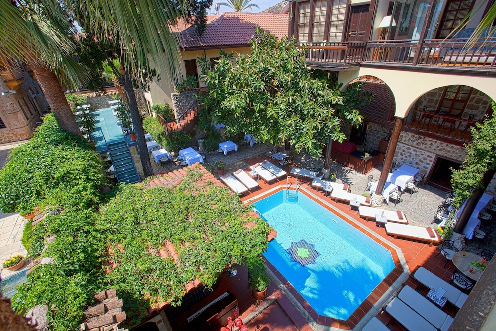 Alp Pasa Hotel - Special Class — Swimming pool in Antalya