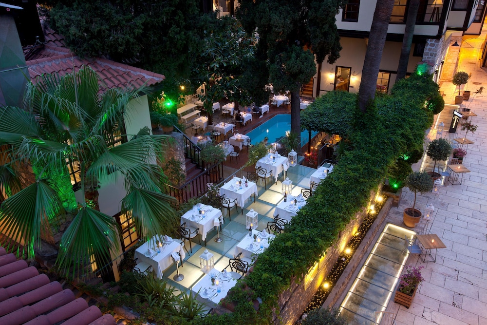 Alp Pasa Hotel - Special Class — Restaurant & bars in Antalya