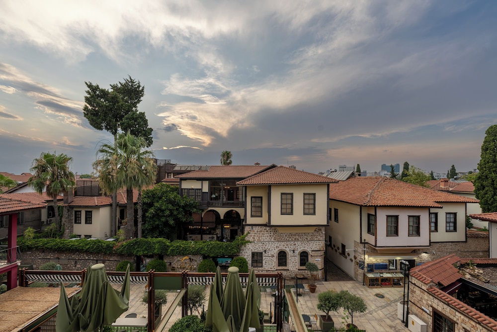 Alp Pasa Hotel - Special Class — Hotel building in Antalya