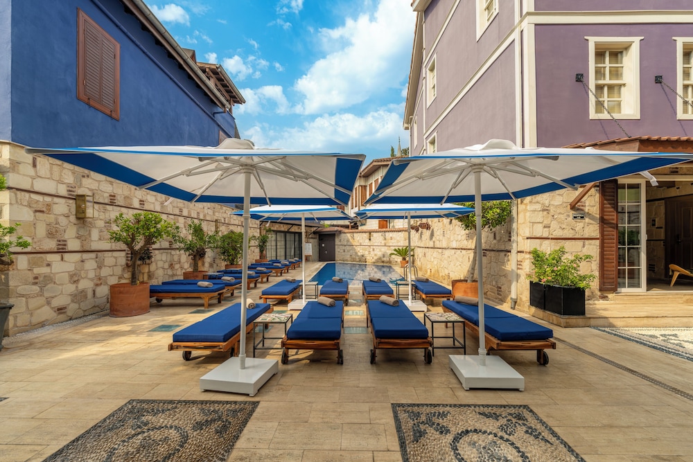 Alp Pasa Hotel - Special Class — Swimming pool in Antalya