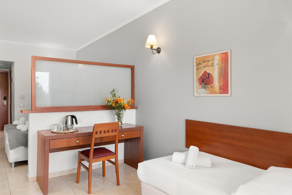 Ariti Grand Hotel Corfu — Hotel rooms in Corfu Town, Ionian Islands