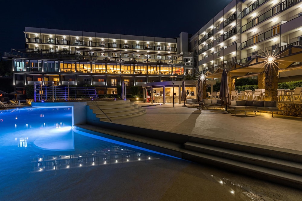 Ariti Grand Hotel Corfu — Hotel building in Corfu Town, Ionian Islands