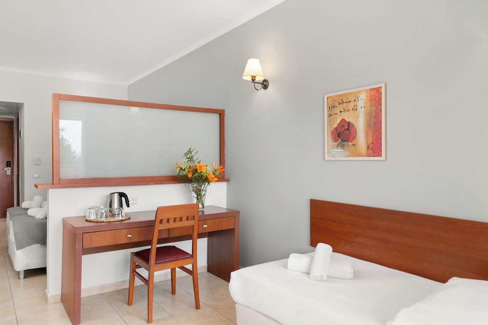 Ariti Grand Hotel Corfu — Hotel rooms in Corfu Town, Ionian Islands