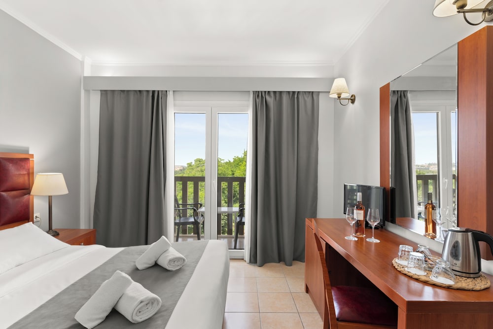 Ariti Grand Hotel Corfu — Hotel rooms in Corfu Town, Ionian Islands