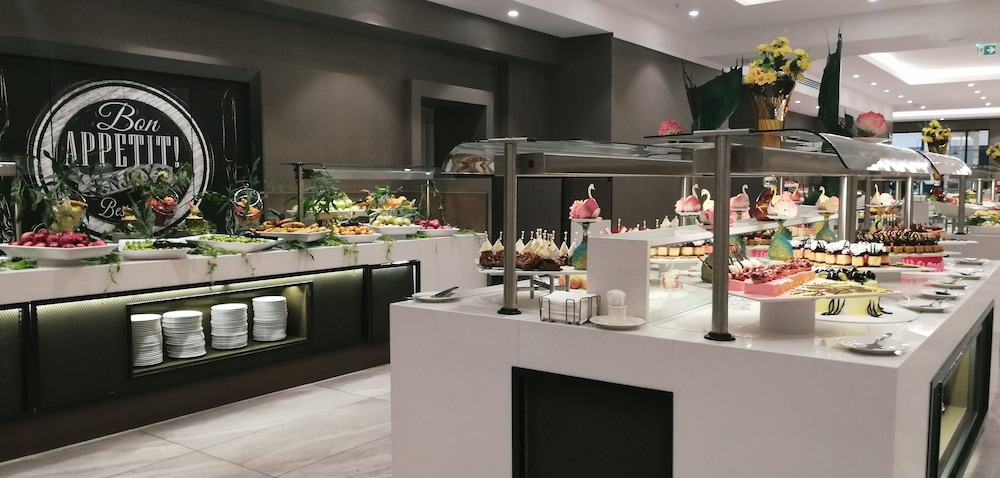 Sueno Hotels Beach Side — Restaurant & bars in Side
