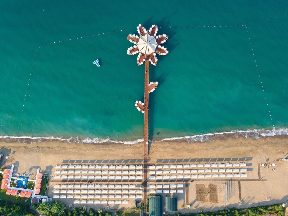 Sueno Hotels Beach Side — Beach in Side