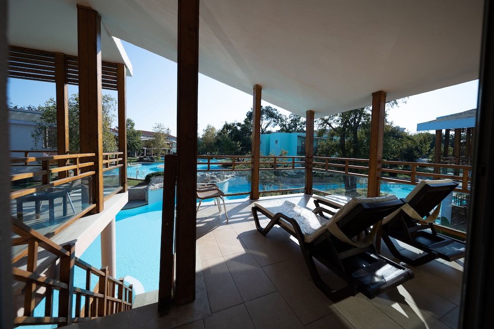 Sueno Hotels Beach Side — Swimming pool in Side