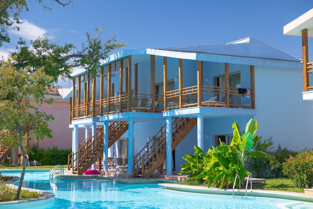 Sueno Hotels Beach Side — Hotel building in Side