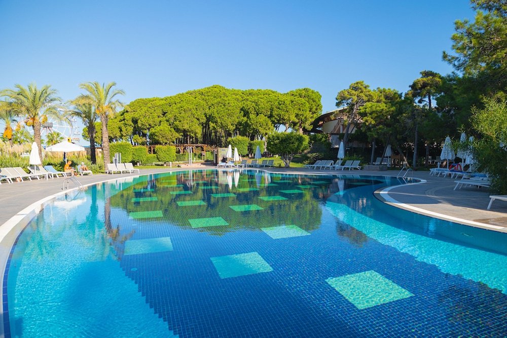 Sueno Hotels Beach Side — Swimming pool in Side