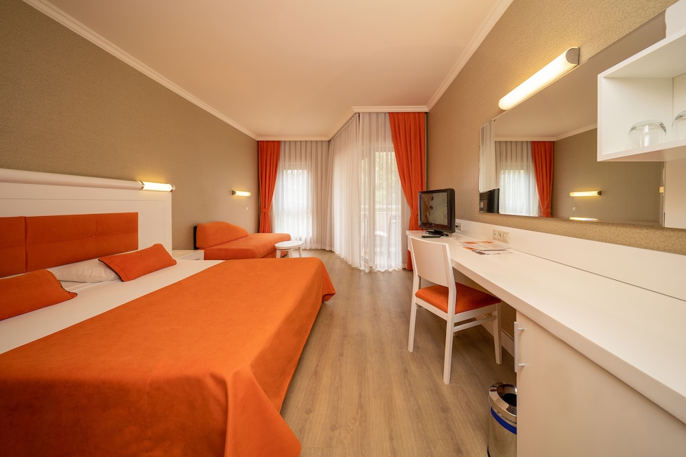 Sueno Hotels Beach Side — Hotel rooms in Side