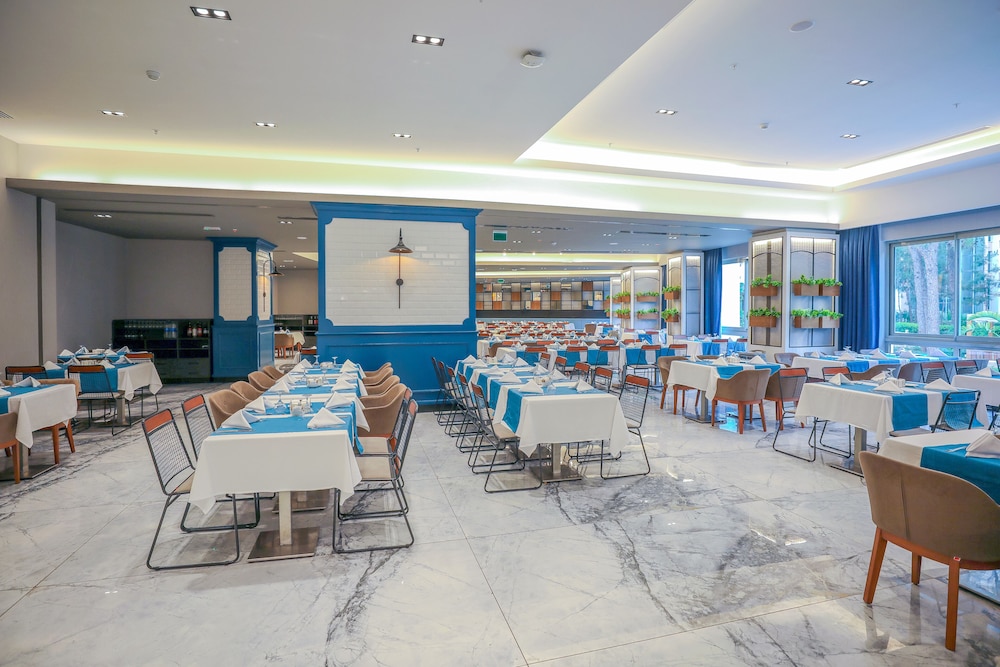 Sueno Hotels Beach Side — Restaurant & bars in Side