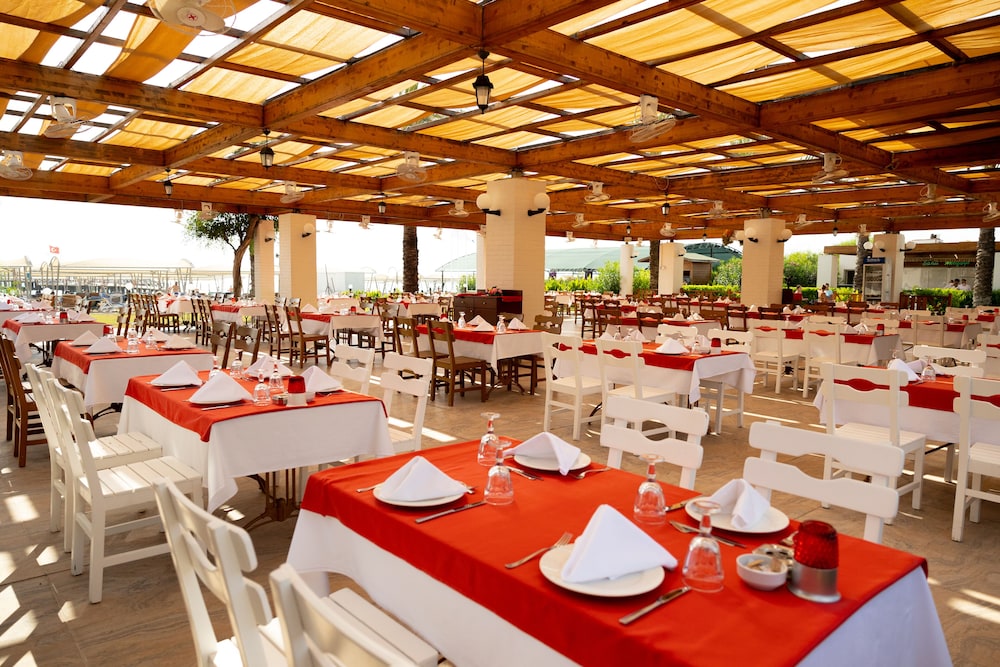 Sueno Hotels Beach Side — Restaurant & bars in Side