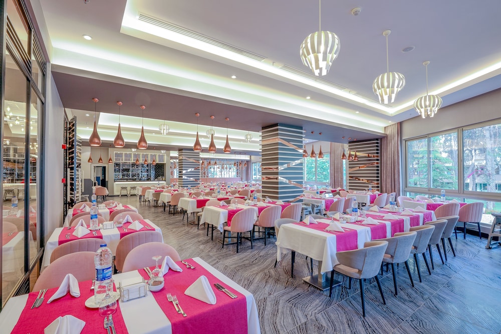 Sueno Hotels Beach Side — Restaurant & bars in Side