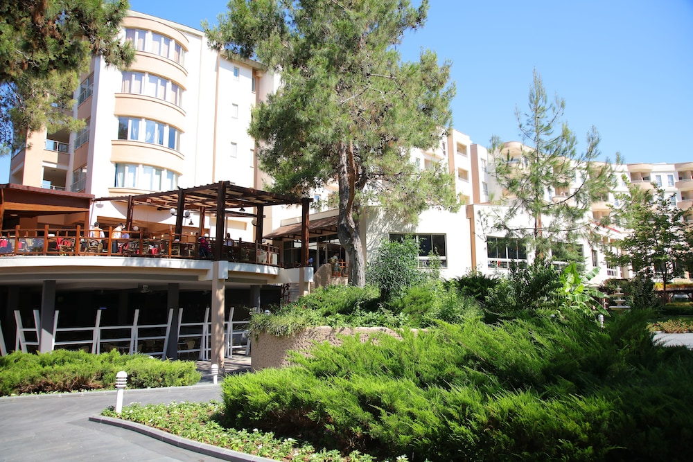 Sueno Hotels Beach Side — Hotel building in Side