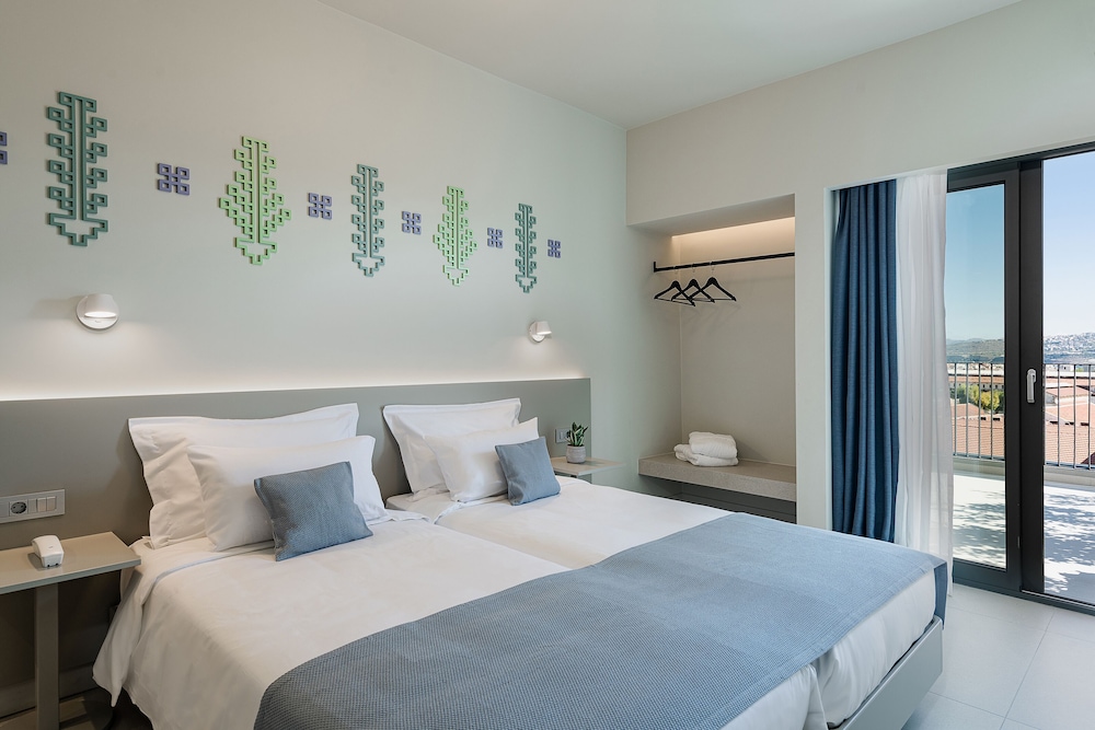 Arkadi Hotel — Hotel rooms in Chania
