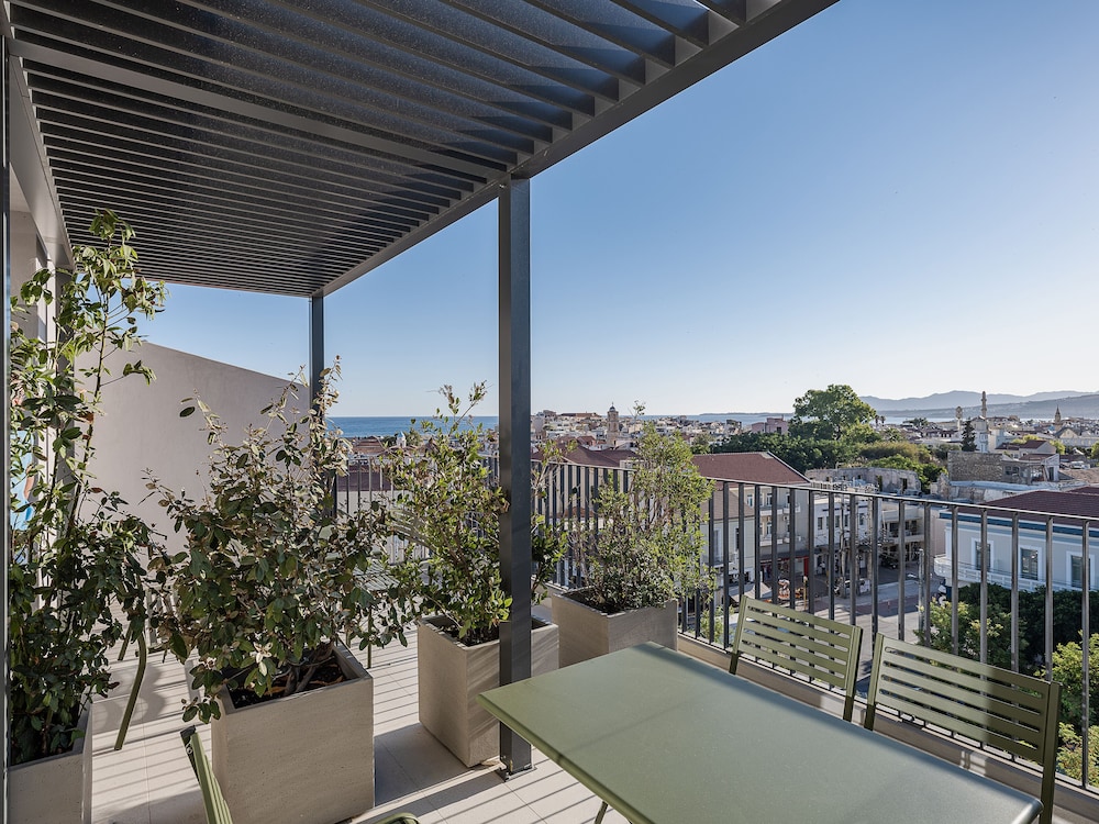 Arkadi Hotel — Hotel building in Chania