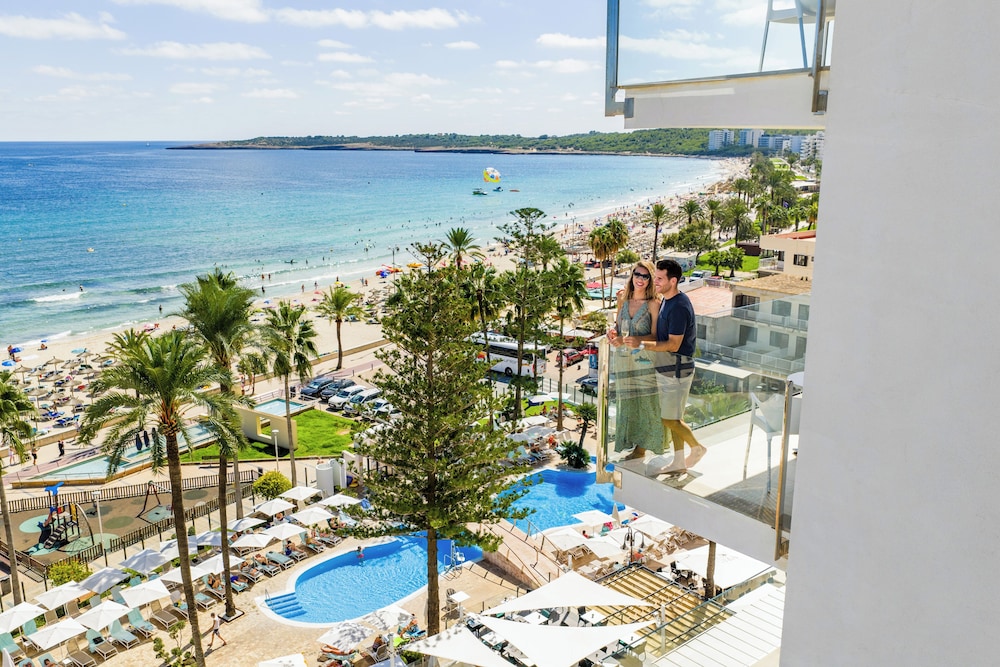 CM Playa del Moro Hotel — Beach in Cala Millor, Balearic Islands