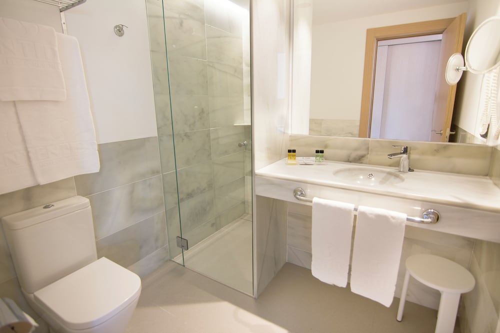 CM Playa del Moro Hotel — Hotel rooms in Cala Millor, Balearic Islands