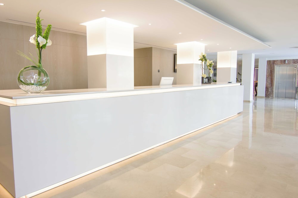 CM Playa del Moro Hotel — Hotel building in Cala Millor, Balearic Islands
