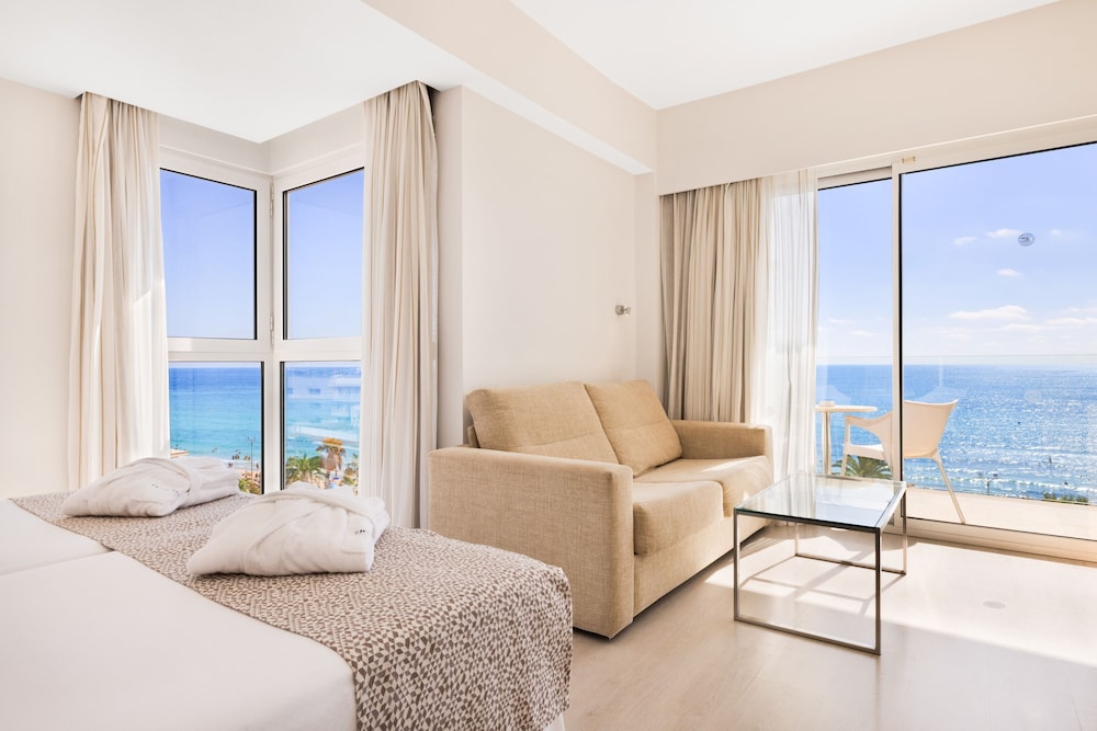 CM Playa del Moro Hotel — Hotel rooms in Cala Millor, Balearic Islands