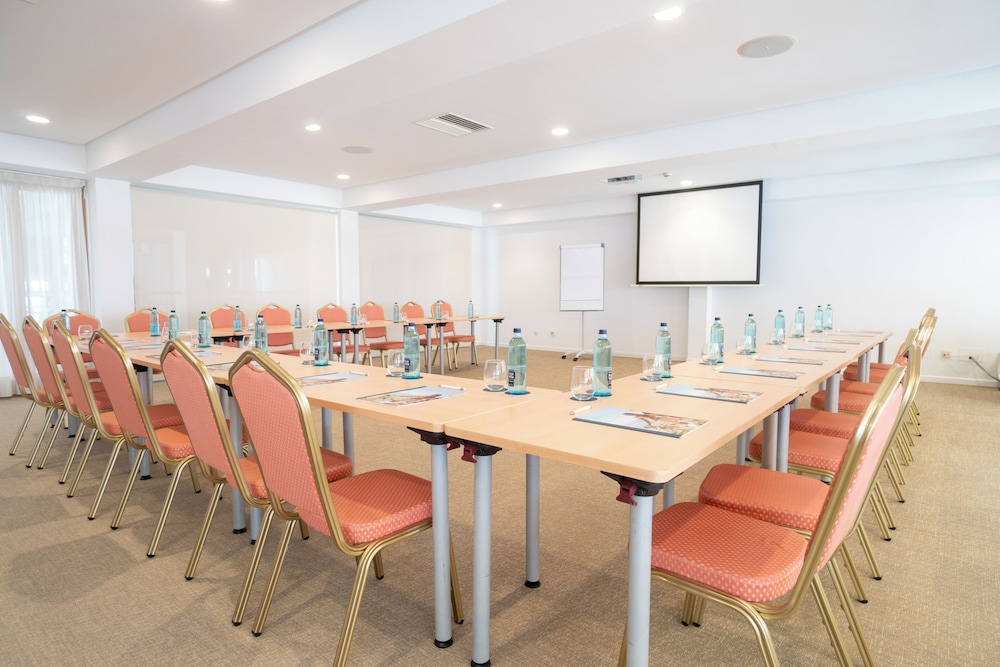 CM Playa del Moro Hotel — Hotel building in Cala Millor, Balearic Islands