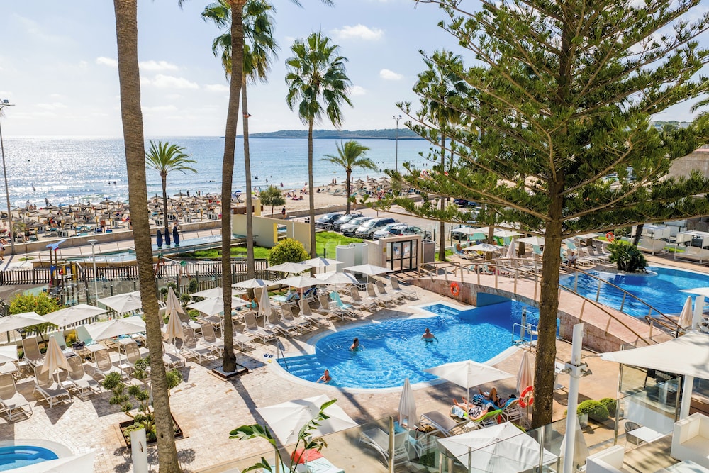 CM Playa del Moro Hotel — Swimming pool in Cala Millor, Balearic Islands
