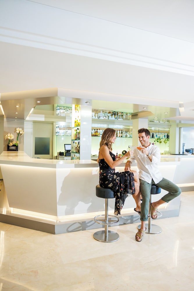 CM Playa del Moro Hotel — Restaurant & bars in Cala Millor, Balearic Islands