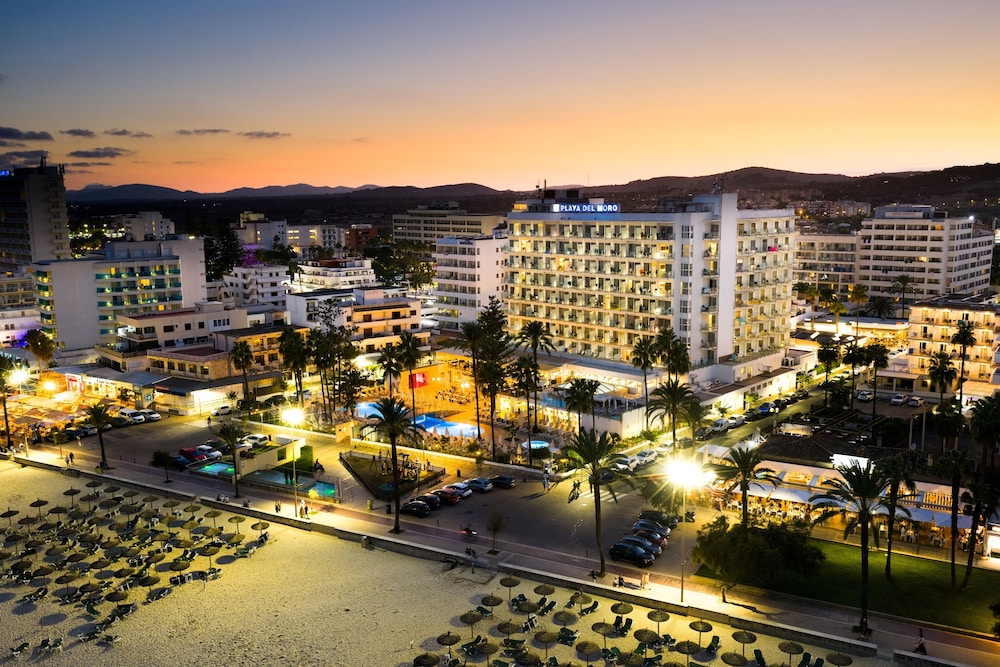 CM Playa del Moro Hotel — Hotel building in Cala Millor, Balearic Islands