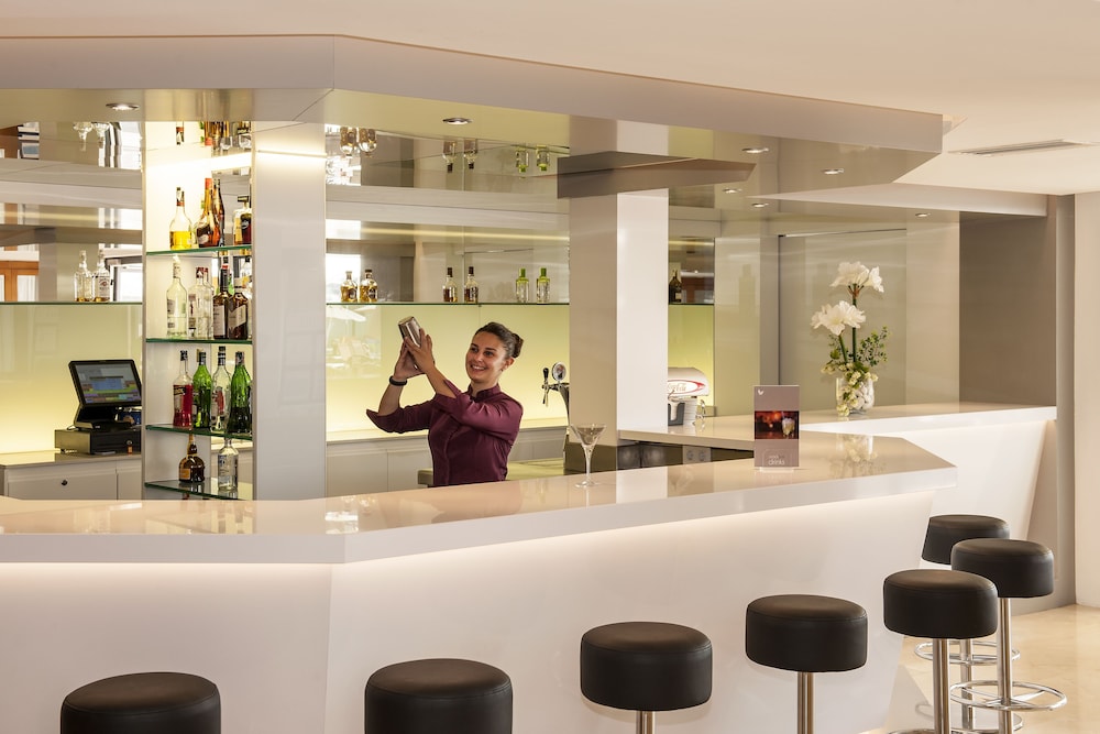 CM Playa del Moro Hotel — Restaurant & bars in Cala Millor, Balearic Islands