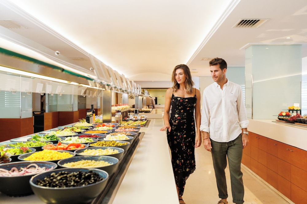 CM Playa del Moro Hotel — Restaurant & bars in Cala Millor, Balearic Islands