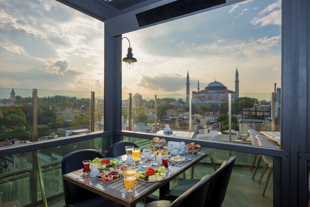 Arden City Hotel - Special Class — Restaurant & bars in Istanbul, Istanbul