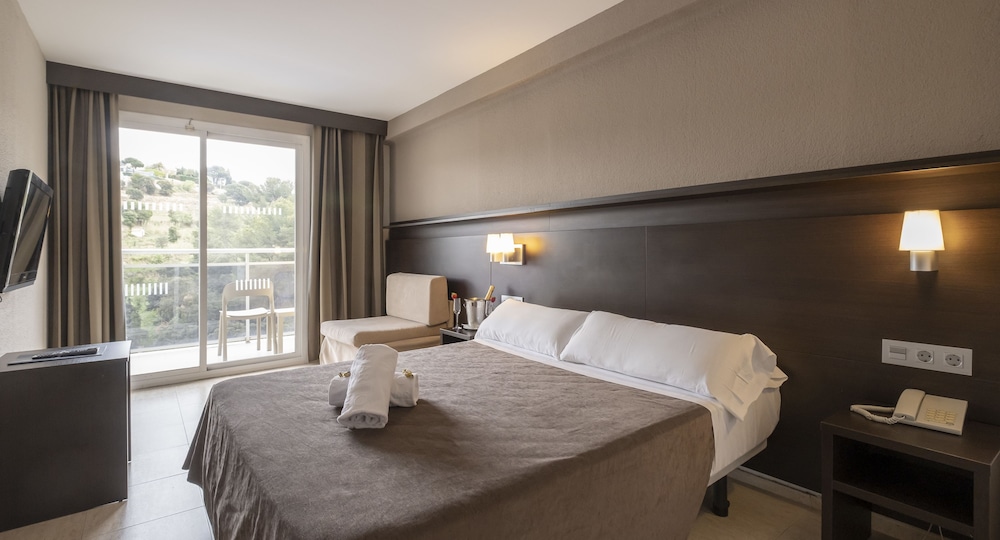 Hotel Rosamar Garden Resort — Hotel rooms in Lloret de Mar, Catalonia
