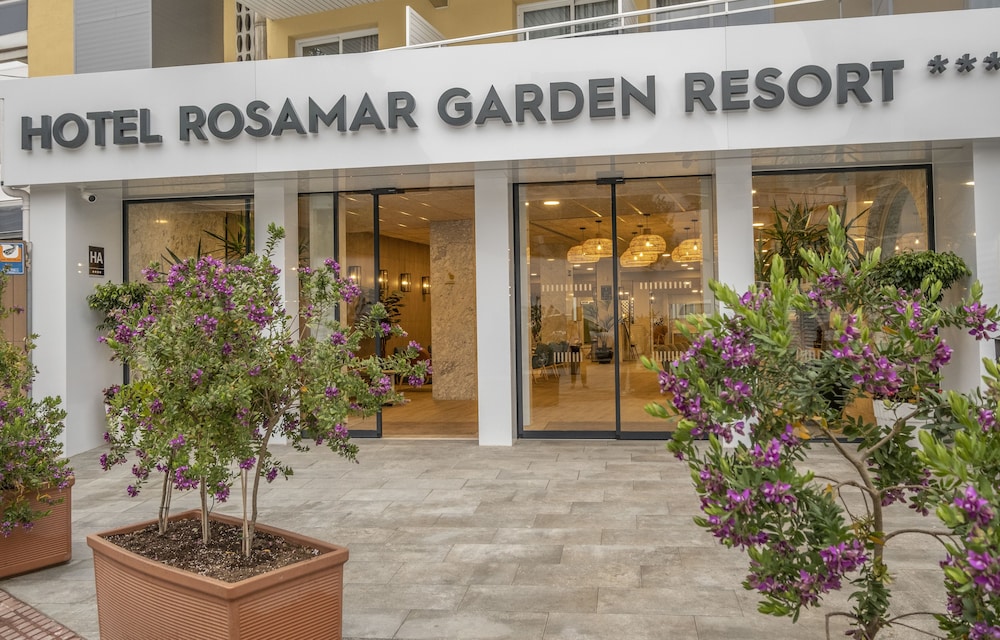 Hotel Rosamar Garden Resort — Hotel building in Lloret de Mar, Catalonia