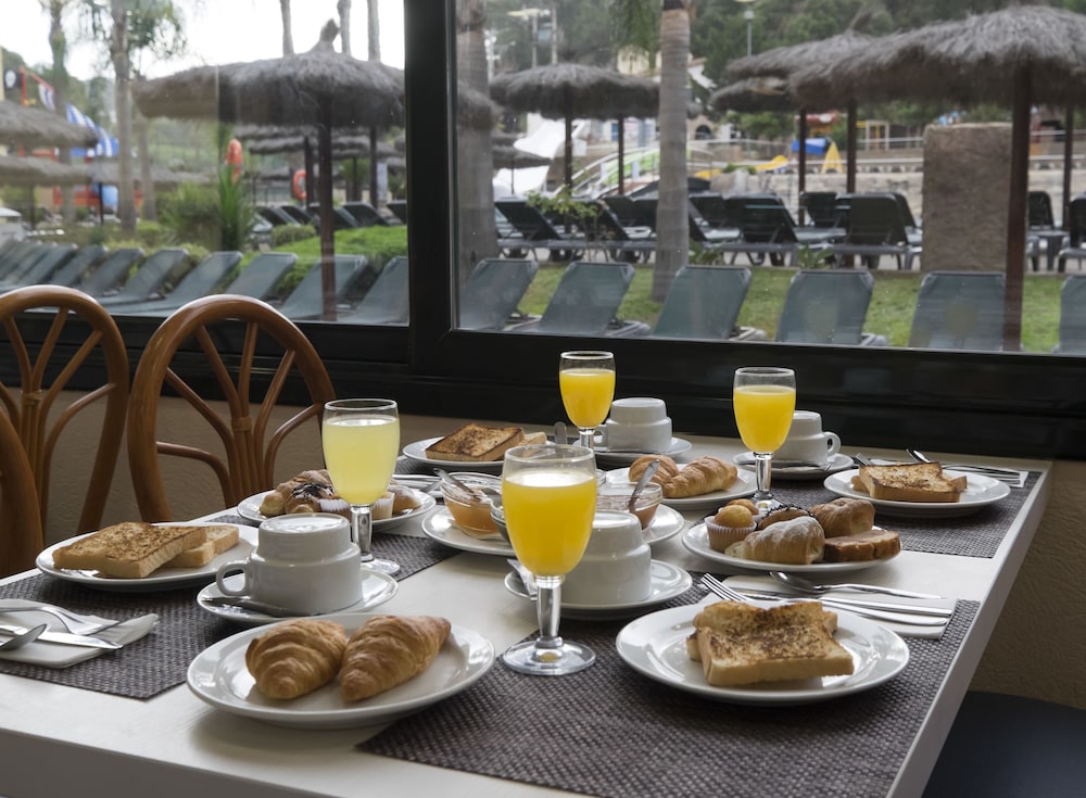 Hotel Rosamar Garden Resort — Restaurant & bars in Lloret de Mar, Catalonia