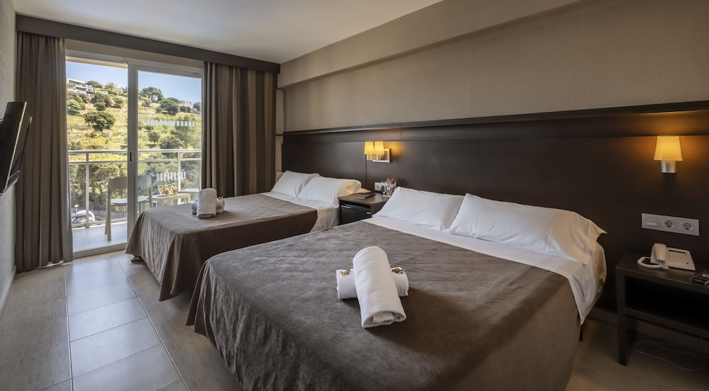 Hotel Rosamar Garden Resort — Hotel rooms in Lloret de Mar, Catalonia
