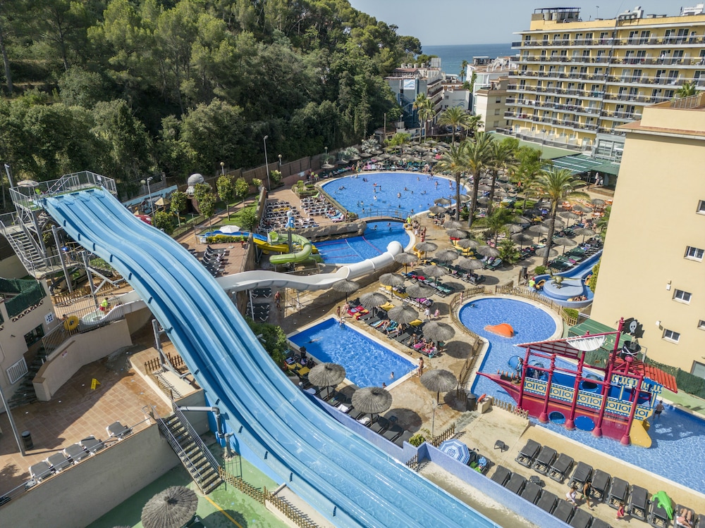 Hotel Rosamar Garden Resort — Swimming pool in Lloret de Mar, Catalonia