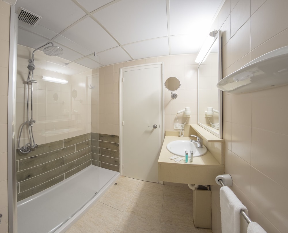Hotel Rosamar Garden Resort — Hotel rooms in Lloret de Mar, Catalonia