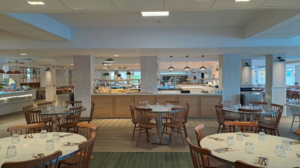 Hotel Rosamar Garden Resort — Restaurant & bars in Lloret de Mar, Catalonia