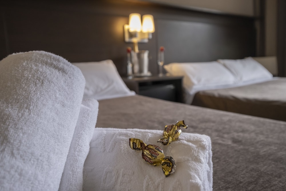 Hotel Rosamar Garden Resort — Hotel rooms in Lloret de Mar, Catalonia