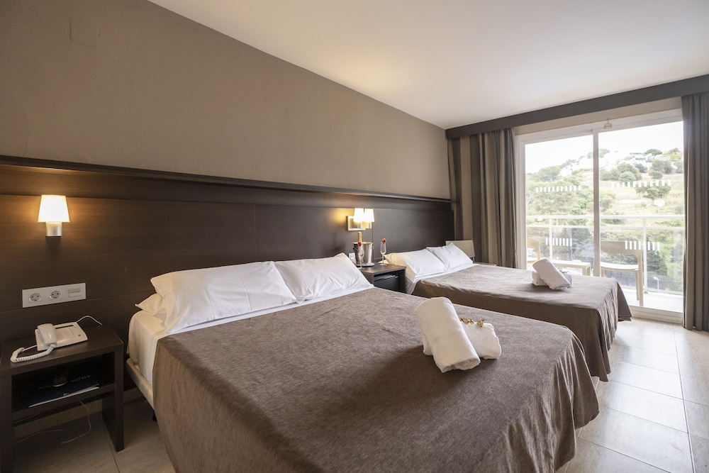 Hotel Rosamar Garden Resort — Hotel rooms in Lloret de Mar, Catalonia